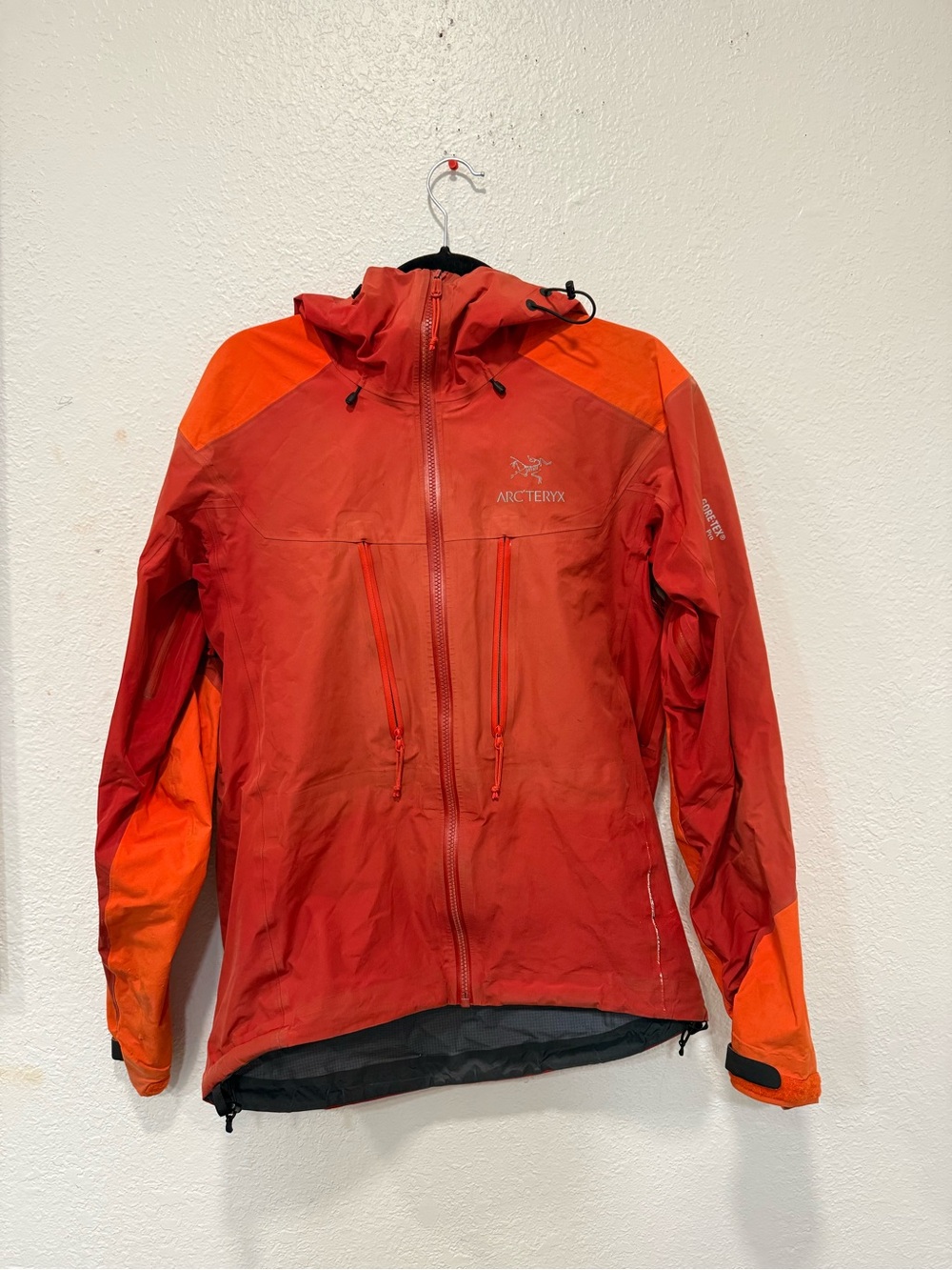 Arc’teryx Alpha AR Men’s Small Gore-Tex Pro Shell Jacket Red Orange